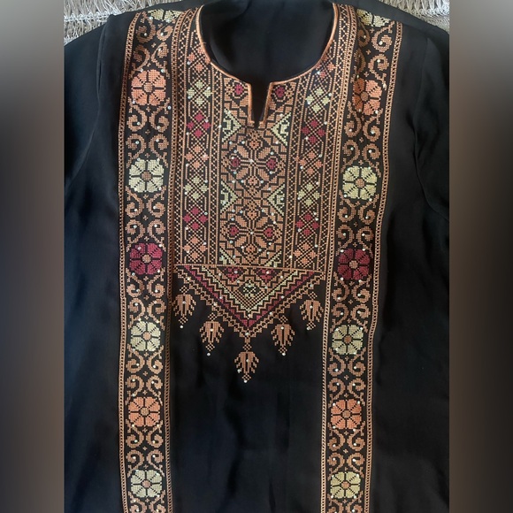 Palestinian embroidered abaya/thobe - Picture 2 of 2